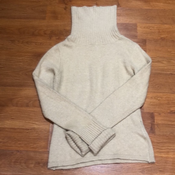 Ladies sweater - Picture 2 of 5